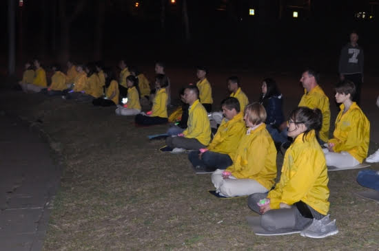 Медитация в память о погибших от репрессий последователях Фалуньгун в Китае. Москва, 25.04.2019 г.