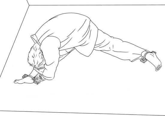 Иллюстрация пытки: фиксирование обеих лодыжек в неподвижном состоянии и приковывание запястий к одной из лодыжек