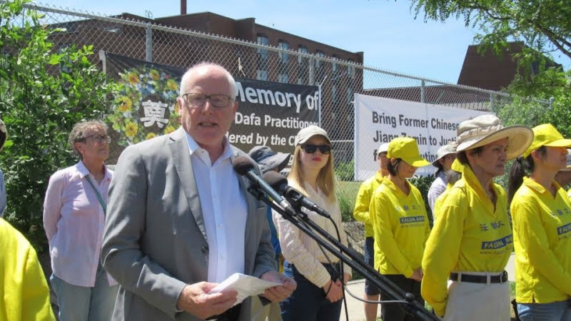 18 июля 2019 года на митинге практикующих Фалуньгун Алекс Неве, генеральный секретарь «Международной амнистии» в Канаде, призвал прекратить преследование Фалуньгун, которое длится 20 лет