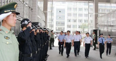 Прибытие начальства в одну из тюрем КНР