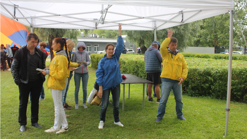 Демонстрация упражнений Фалуньгун на экофестивале в Сестрорецке, 2019 г.