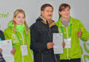 Представители организатора проекта «Здоровая Москва» и Михаил Ерёмин с Благодарственным письмом в руках, сентябрь 2019 г.