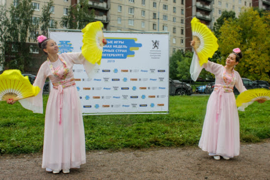 Китайский танец с веерами. Санкт-Петербург, сентябрь 2019 г.