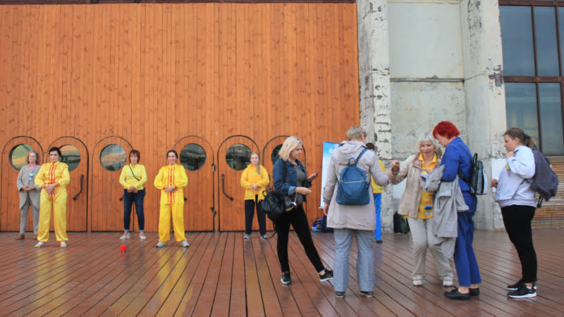 Презентация метода практики Фалунь Дафа (Фалуньгун) в Санкт-Петербурге в комплексе «Севкабель порт», сентябрь 2019 г.