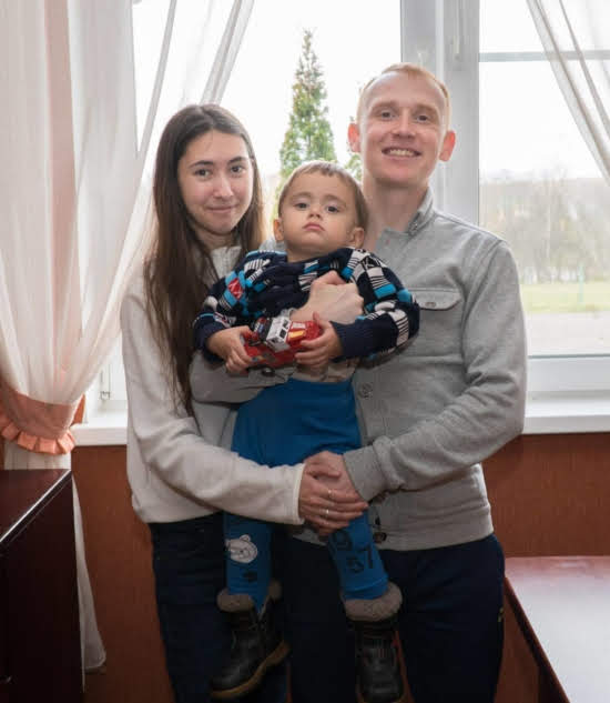 Александр и Юлия Паршуковы с сыном Стёпой, Челябинск
