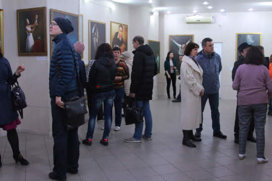 В выставочном зале в Иркутске. Фото: Нина Апенова