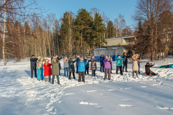 Выполнение упражнений последователей Фалунь Дафа на «Зимней встрече» в Набережных Челнах