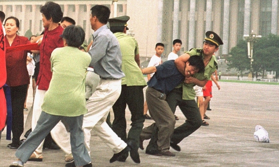 Незаконные аресты практикующих Фалуньгун в 1999 г.