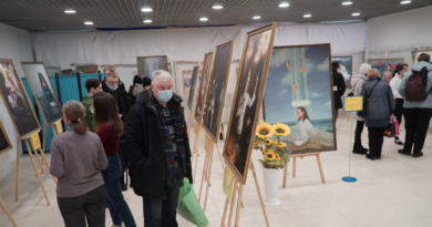 В зале Международной выставки «Истина, Доброта, Терпение», Москва, декабрь 2021 г.