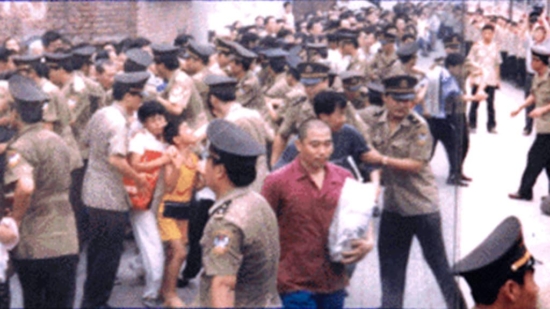 Июль 1999 г, аресты практикующих Фалунь Дафа на улицах Китая