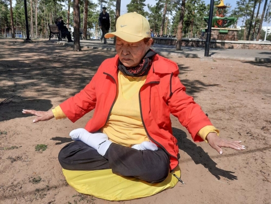 Выполнение медитации Фалуньгун. Улан-Удэ, 20.05.2023 г.
