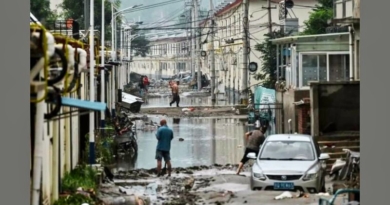 Последствия «Доксури»: более 800 городов затоплено, 1 200 000 жителей покинули свои дома, число погибших до сих пор не обнародовано, Китай, 3 августа 2023 года. (Jade Gao/AFP via Getty Images)